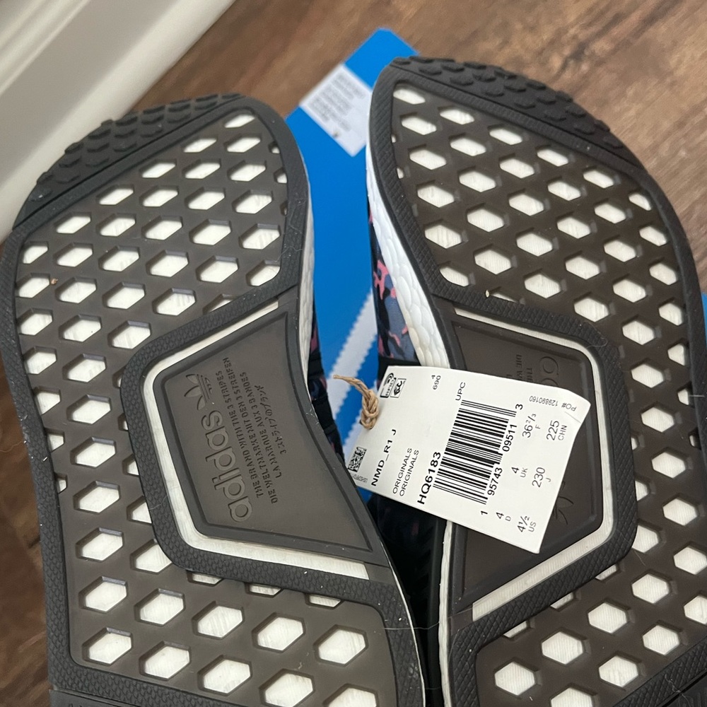 💙NIB💙 ADIDAS NMD Refined R1 J Blue & Pink Camo - Picture 2 of 7